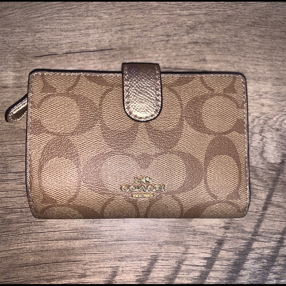 Authentic COACH Medium Corner Zip Wallet